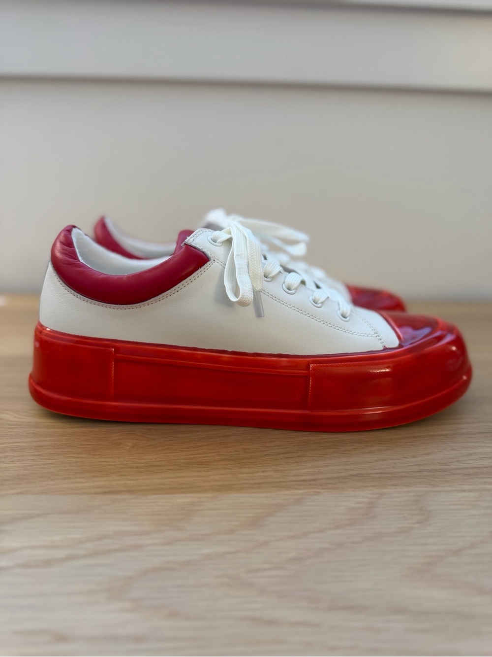 NWOT freshy Men’s White and Red Gloss-Trim Platform Sneakers - Size US 11